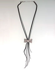 location de collier sautoir noeud papillon