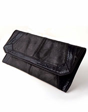 location grande pochette noir, couture effet serpent