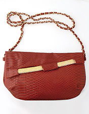 pochette imitation croco rouge en location