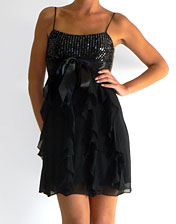 robe bustier noire a sequins, jupe volants BCBG en location