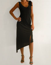 location robe noire longue et plumes